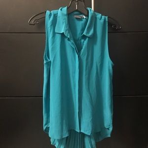 Sleeveless Blouse with Pleated Back